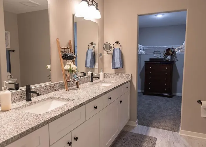 Holiday home Brand New 2 Bedroom With Office Loves Park