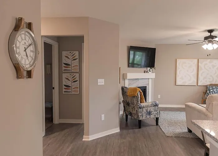 Holiday home Brand New 2 Bedroom With Office Loves Park